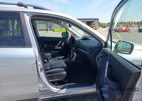 2017 Subaru Forester 2.5I Premium z USA, uszkodzony, nr VIN JF2SJAGC0HH573765